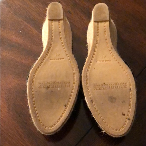 Authentic Burberry heels - Picture 3 of 9